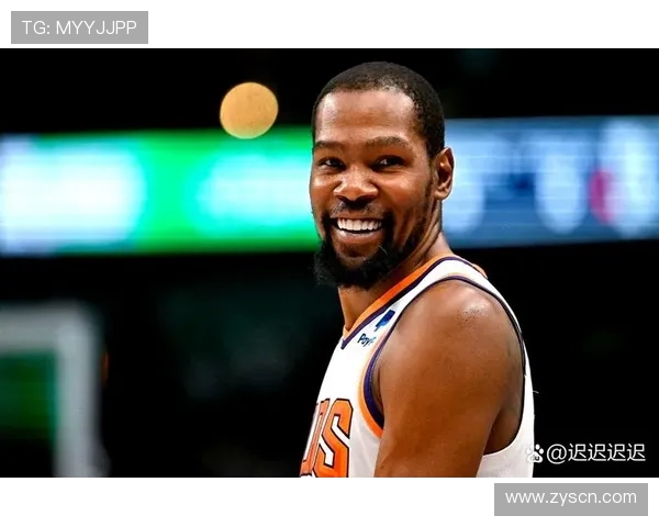 杜兰特力挺史密斯撑住压力自信出手成就球队胜利关键时刻篮球赛场